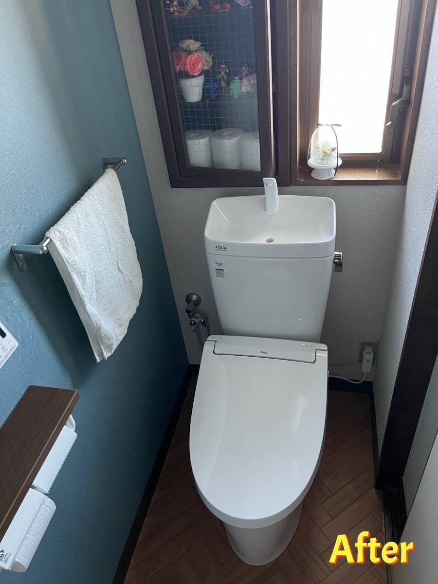 マド専門店 KATOの古くなったトイレの便器とクロスを新しいものへ交換して快適に😄の施工後の写真1