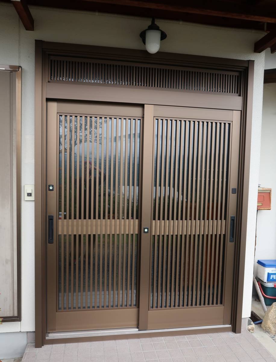 マド専門店 KATOの古くなった玄関引戸を新しいものへ交換したい！の施工後の写真1