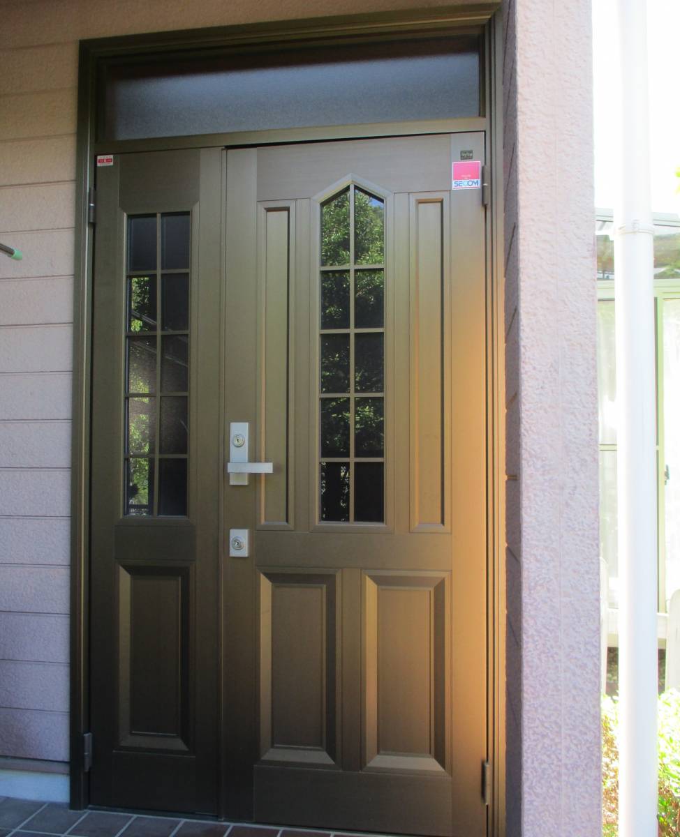 マド専門店 KATOの玄関ドアを新しいものへ交換して快適に✨の施工前の写真1