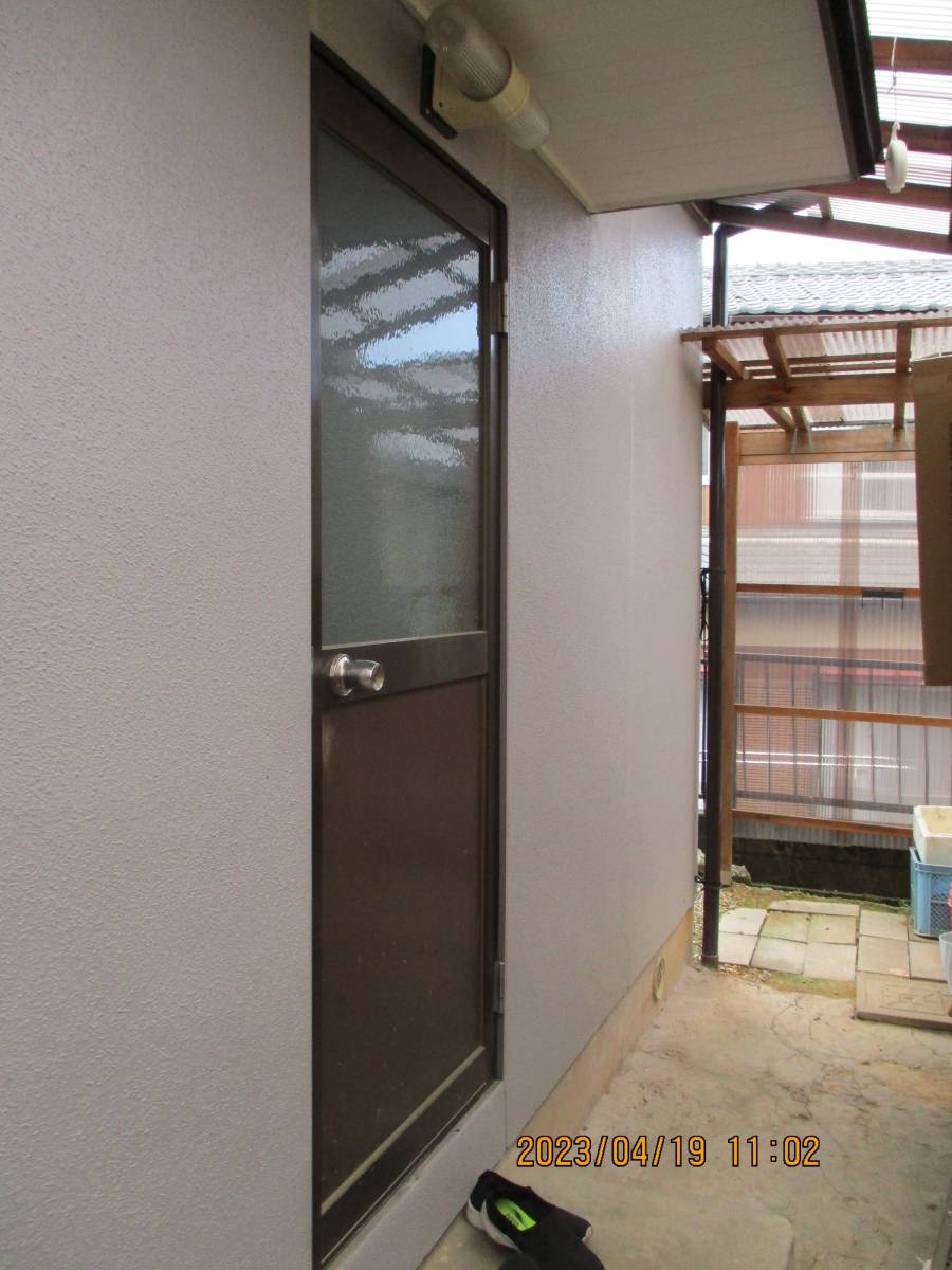 マド専門店 KATOの勝手口ドアを新しいものに交換してほしい！の施工前の写真1