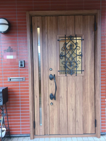 マド専門店 KATOの玄関ﾄﾞｱを新しいものへ交換したいです。施工事例写真1