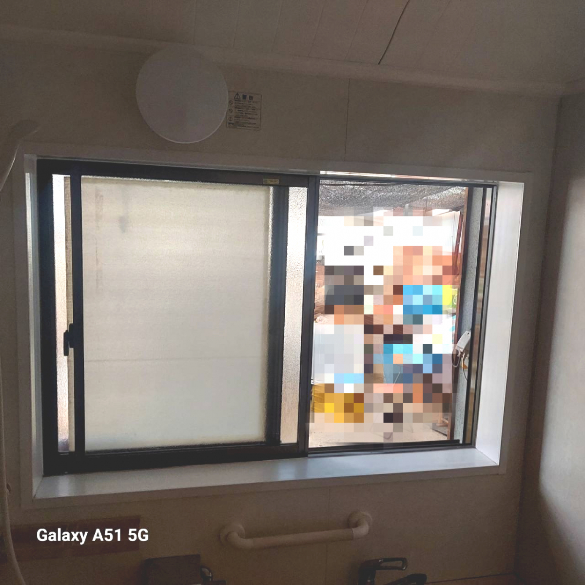 マド専門店 KATOの風呂場の窓にインプラスを取り付けて快適に😊の施工前の写真1