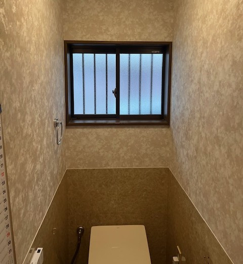 マド専門店 KATOのトイレの窓にインプラスを取り付けてほしいです。の施工前の写真1