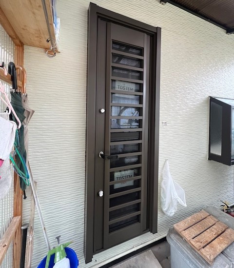 マド専門店 KATOの勝手口ドアを新しいものに交換しました!の施工後の写真1