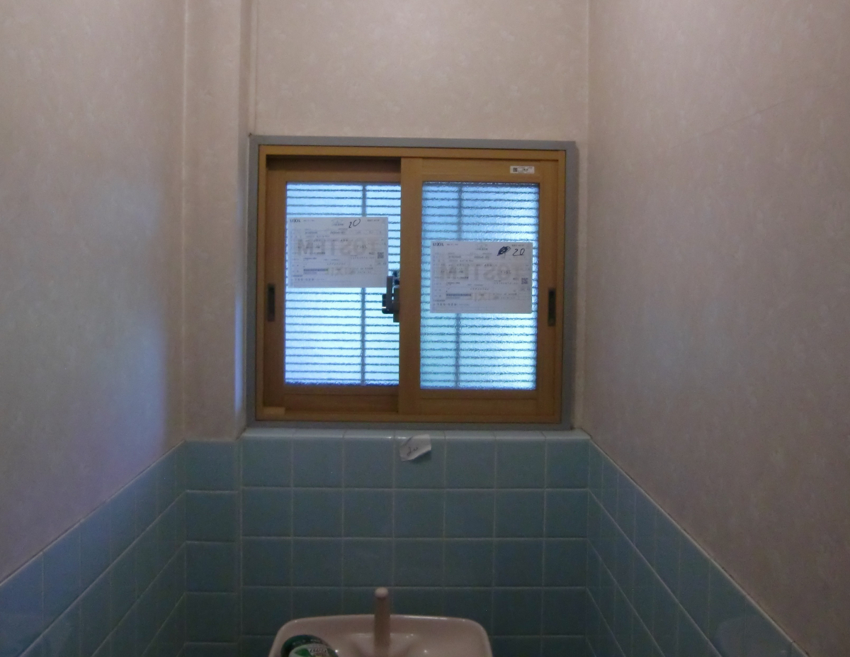 マド専門店 KATOのトイレの窓にインプラスを取り付けて快適に!の施工後の写真1