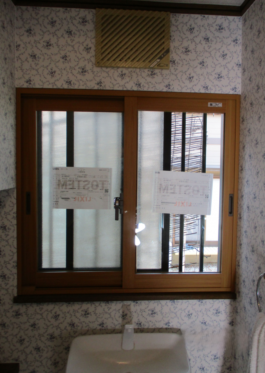 マド専門店 KATOのトイレの窓に内窓インプラスを取り付けました!の施工後の写真1