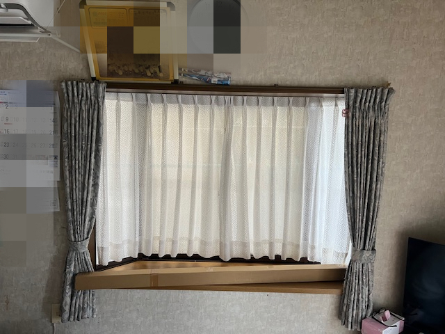 マド専門店 KATOの出窓にインプラスを取り付けました!の施工前の写真1