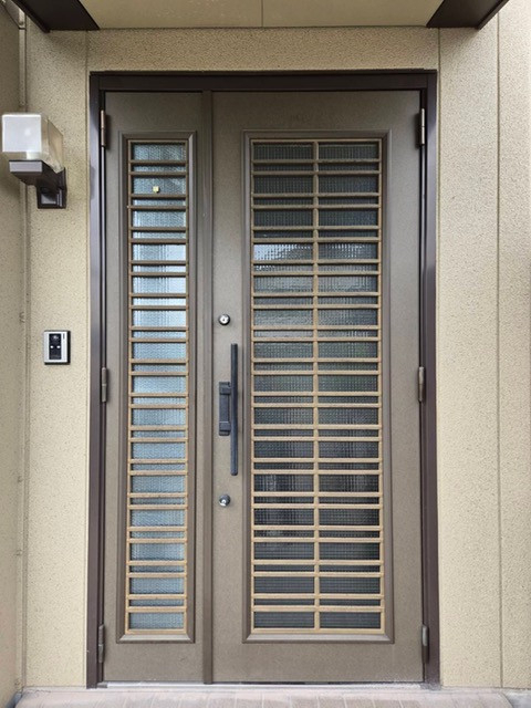 マド専門店 KATOの便利でおしゃれな玄関ドアにお取替しました！の施工前の写真1