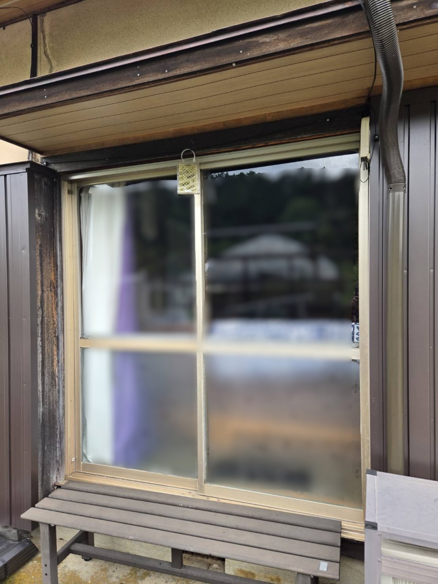 マド専門店 KATOの新しいサッシへ取替リフォーム!の施工前の写真1