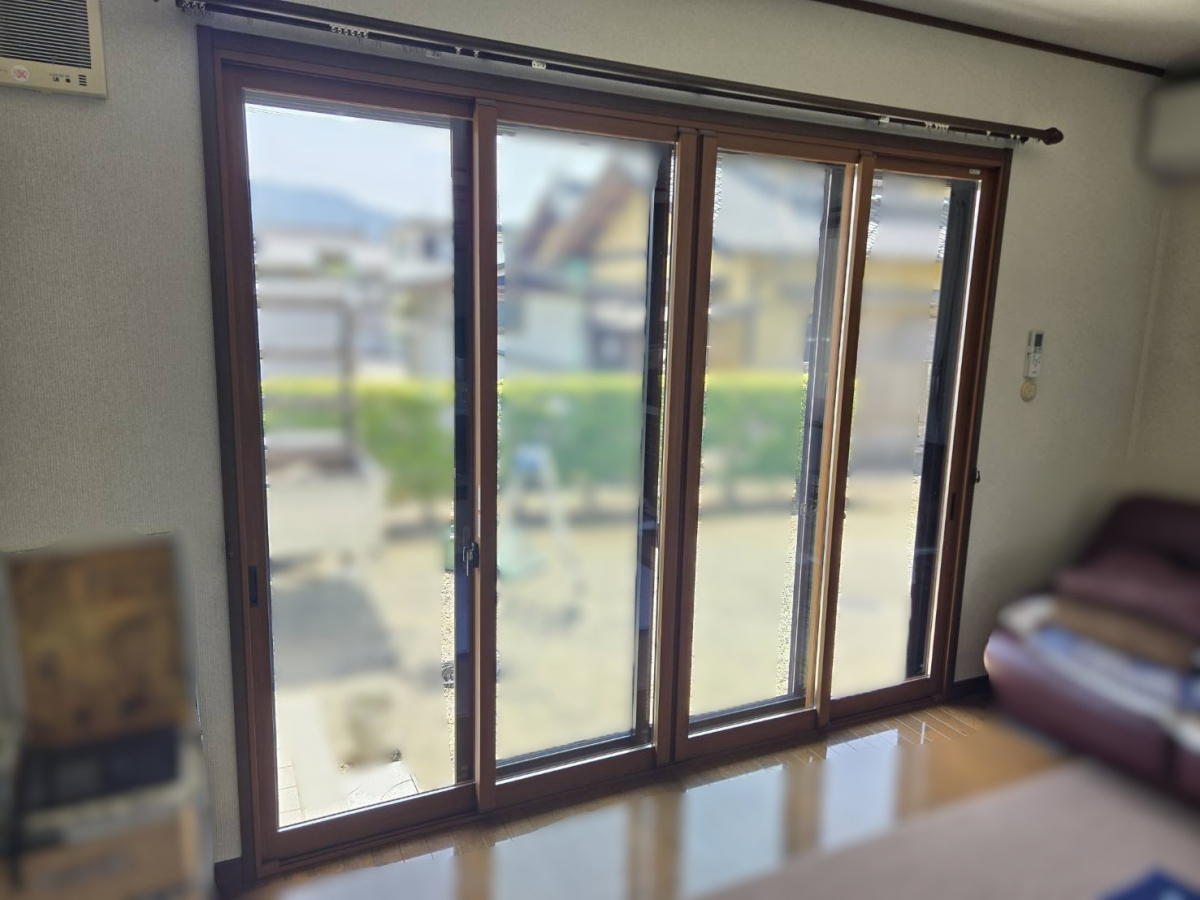 マド専門店 KATOの冬のリビングもポカポカ♪掃き出し窓に内窓インプラスを設置の施工後の写真1