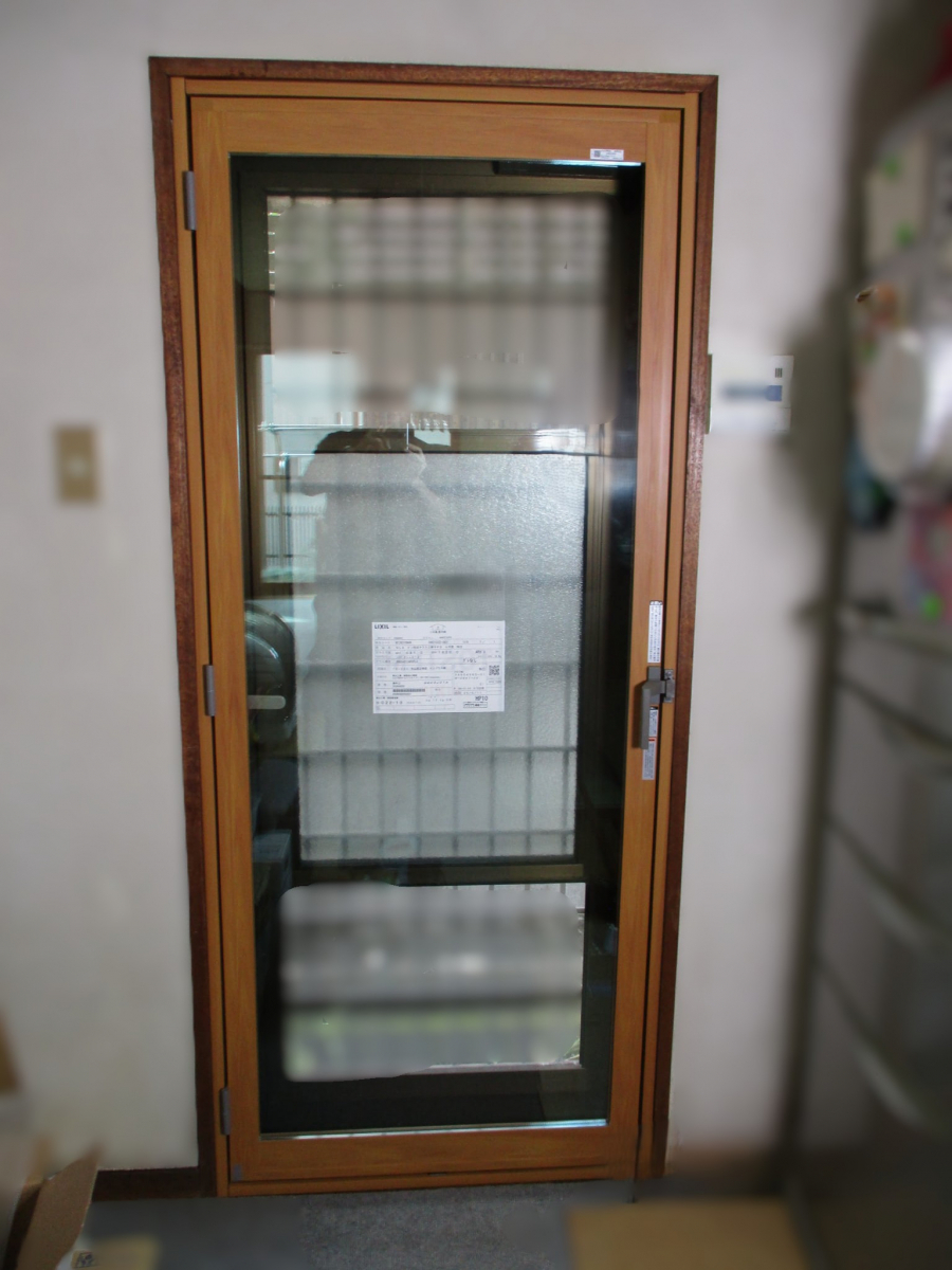 マド専門店 KATOの勝手口ドアも断熱・防音！インプラス設置で快適キッチン空間にの施工後の写真1