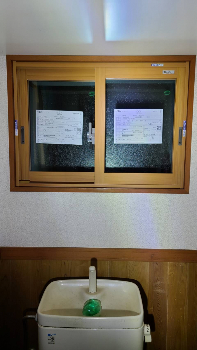 マド専門店 KATOのトイレの小窓にもインプラスをプラス！あたたかく快適な空間に🚽✨の施工後の写真1