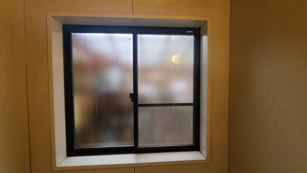 マド専門店 KATOの浴室の寒さ・結露対策に！内窓インプラスで快適なバスタイムを🛁✨の施工前の写真1