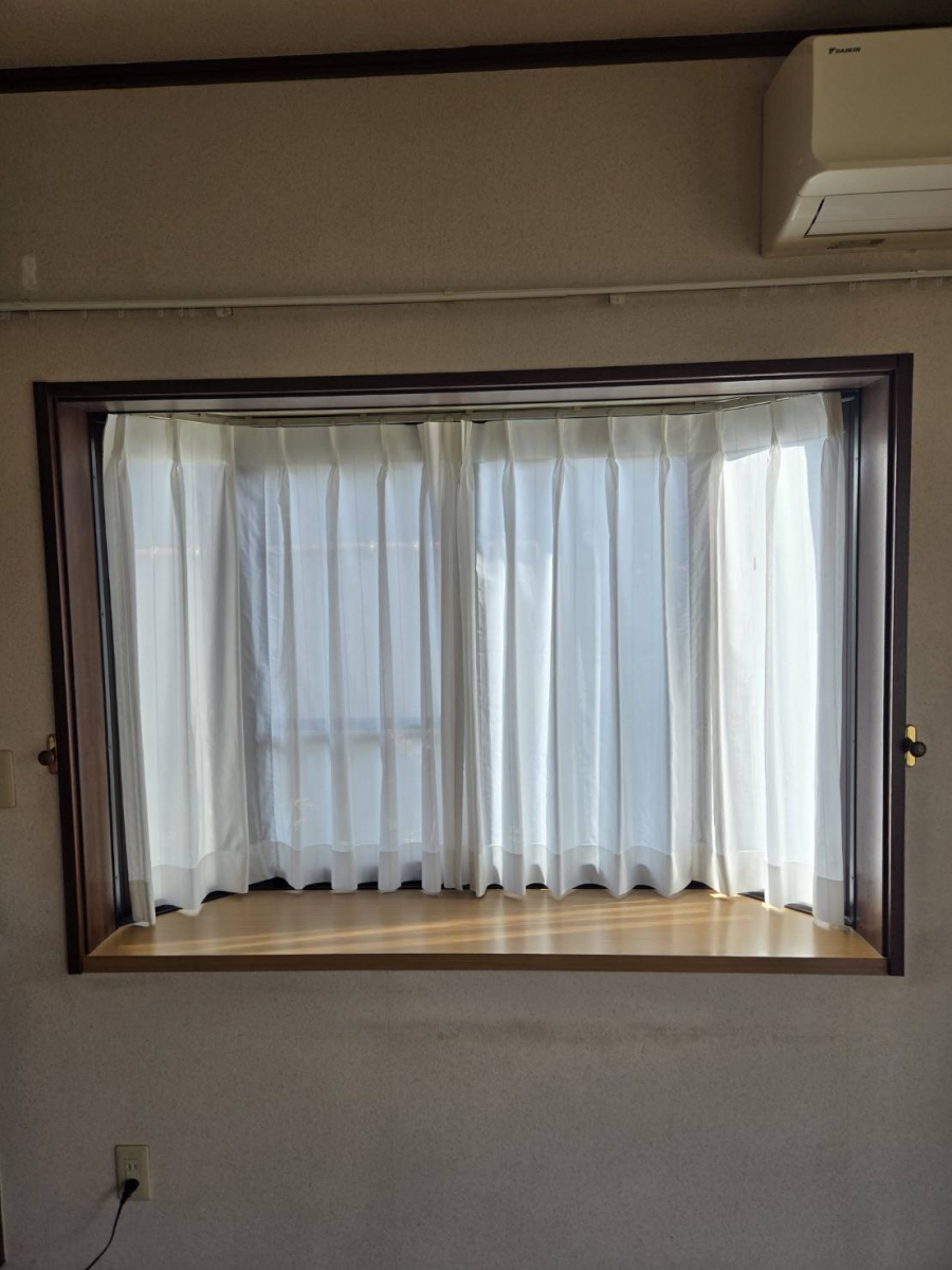 マド専門店 KATOの出窓の寒さ・結露対策に！インプラスで快適＆すっきり空間へ🌿の施工前の写真1