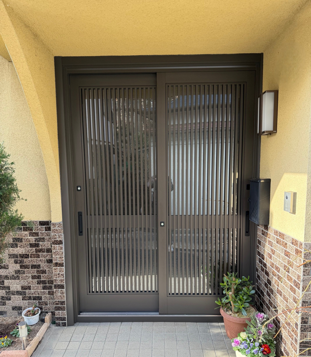 マド専門店 KATOのリシェント玄関引戸で玄関をリフォーム✨の施工後の写真1