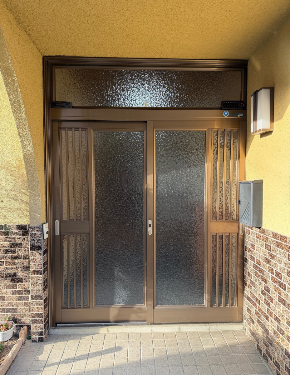 マド専門店 KATOのリシェント玄関引戸で玄関をリフォーム✨の施工前の写真1