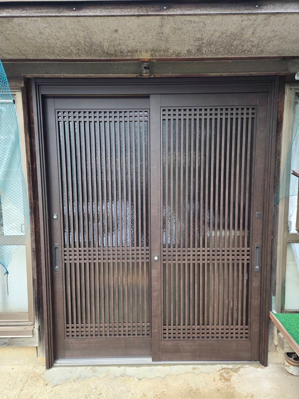 マド専門店 KATOの玄関の寒さ・古さを一新！リシェント引戸で安心＆重厚感アップ✨の施工後の写真1