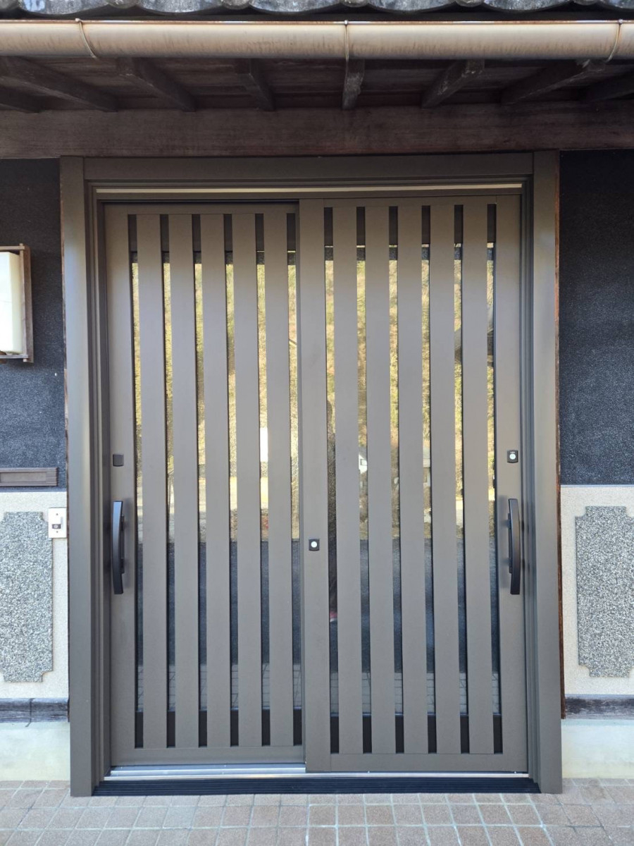 マド専門店 KATOの春に向けて玄関も一新🌸 リシェント引戸で快適な毎日へ✨の施工後の写真1