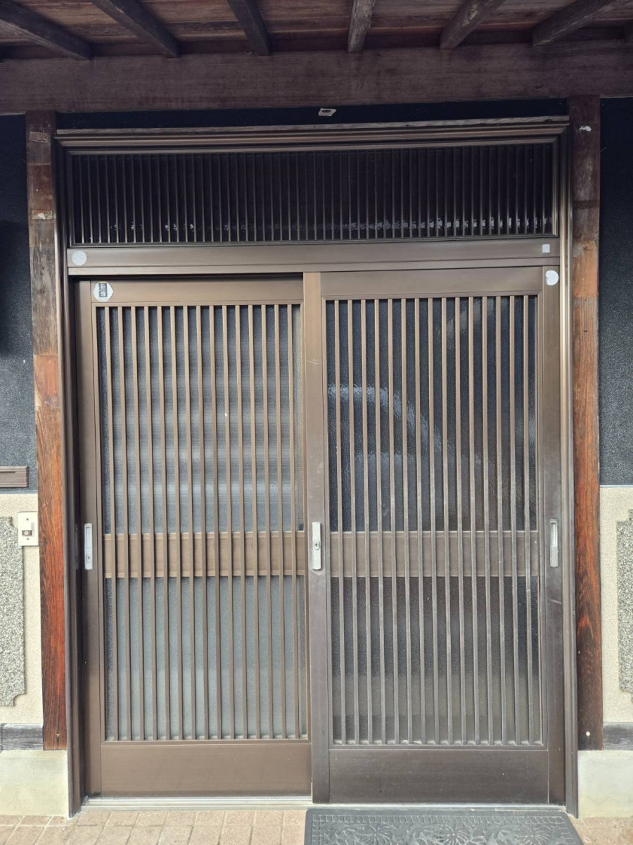 マド専門店 KATOの春に向けて玄関も一新🌸 リシェント引戸で快適な毎日へ✨の施工前の写真1