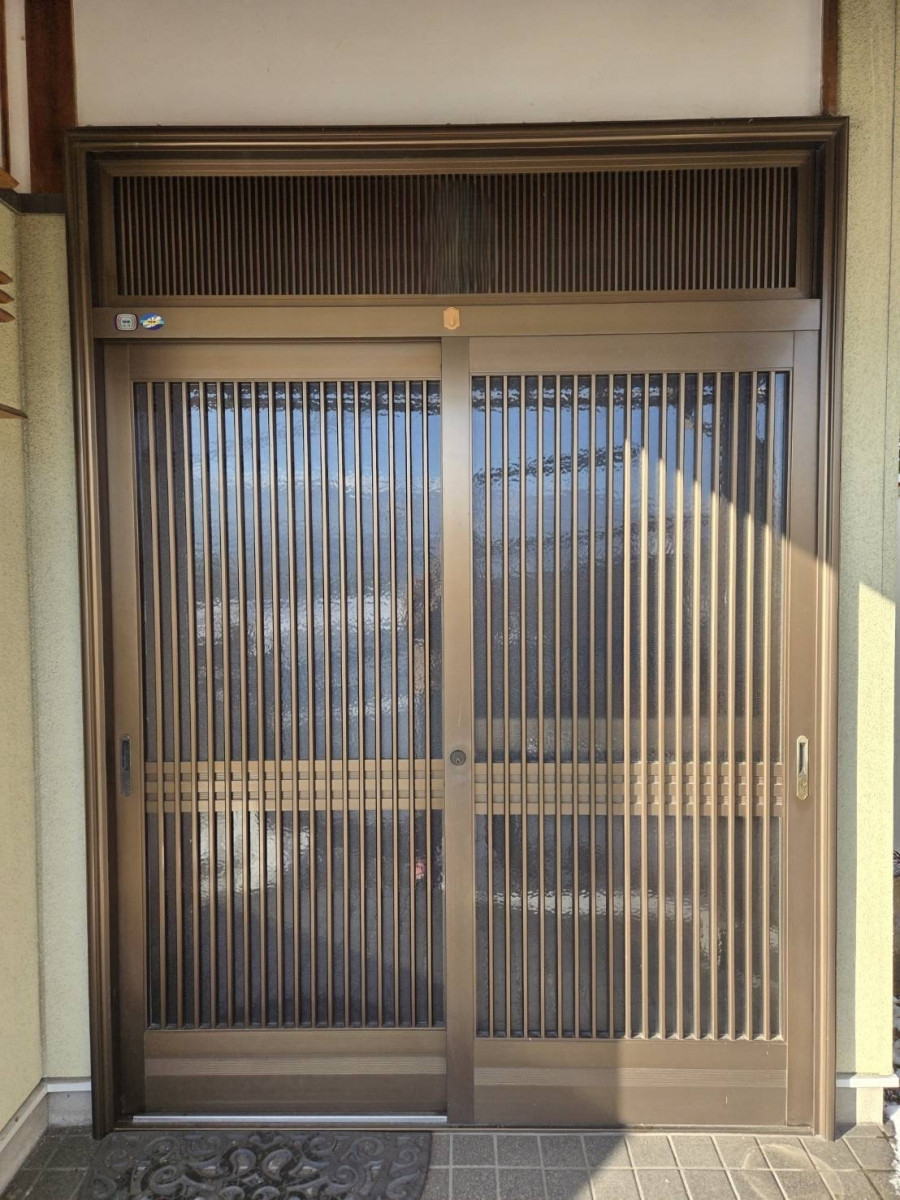 マド専門店 KATOの玄関を春らしく一新✨ リシェント引戸で上質＆安心の住まいへ🚪🌸の施工前の写真1