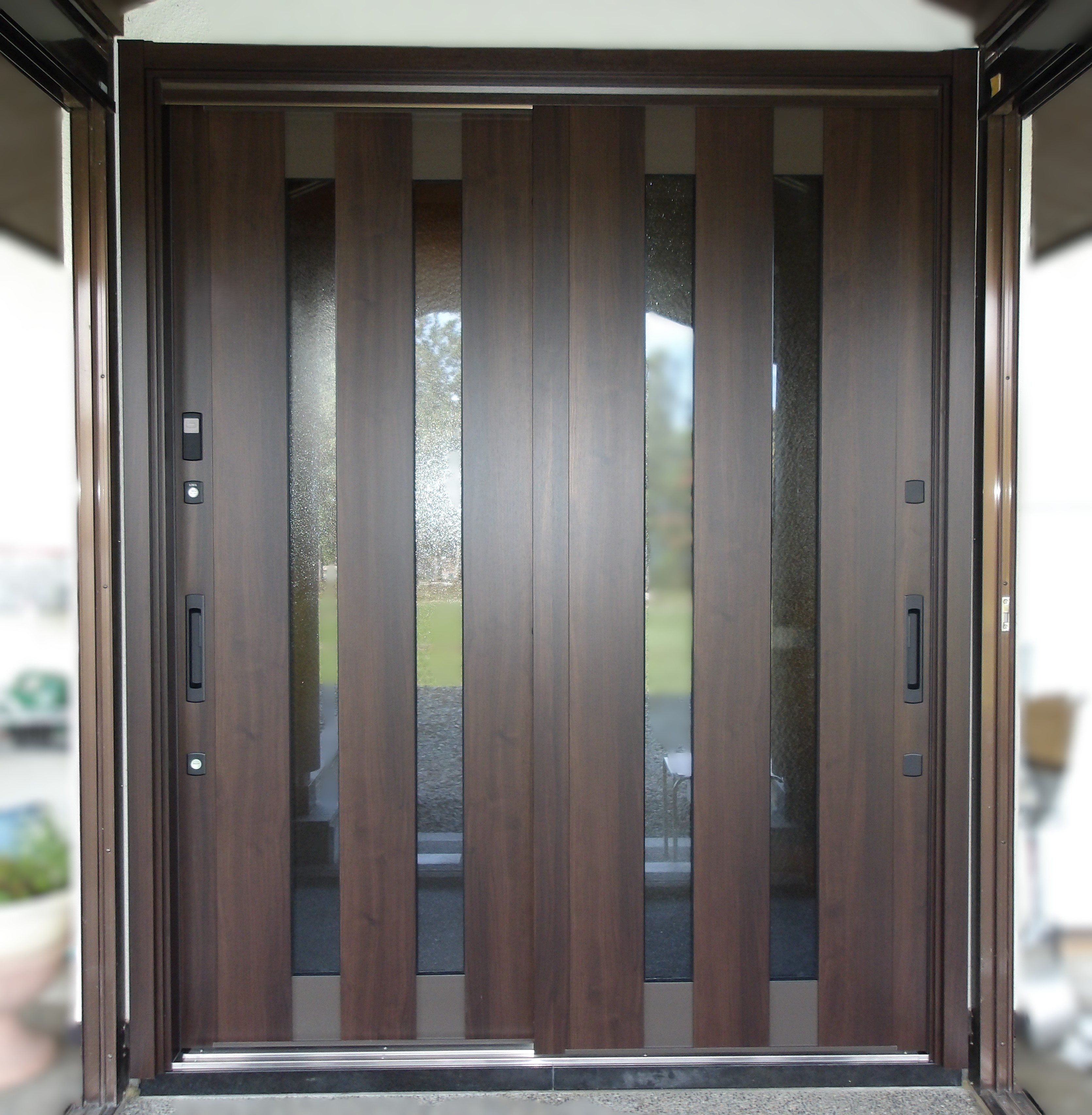 大木建装硝子の🏡“ただいま” が楽しみになる玄関へ⚘の施工事例詳細写真1