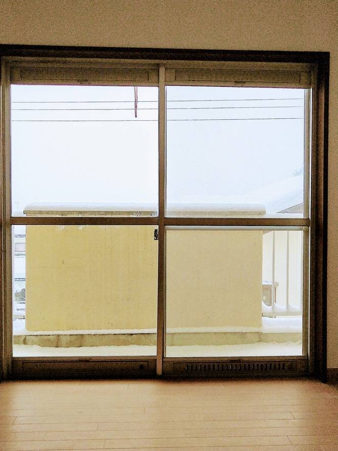大木建装硝子の窓の断熱工事の施工前の写真2