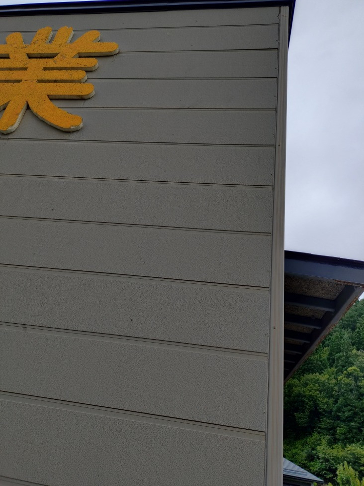 大木建装硝子の安全第一!アルミタラップで屋根作業を安心・快適にの施工前の写真2