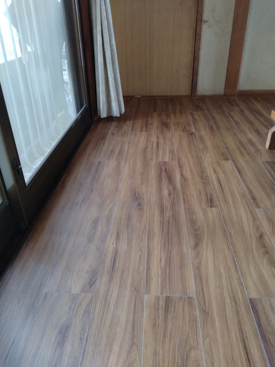 大木建装硝子の大満足💗今ある床の上から張替え、【うわばRe フロア】の施工後の写真1