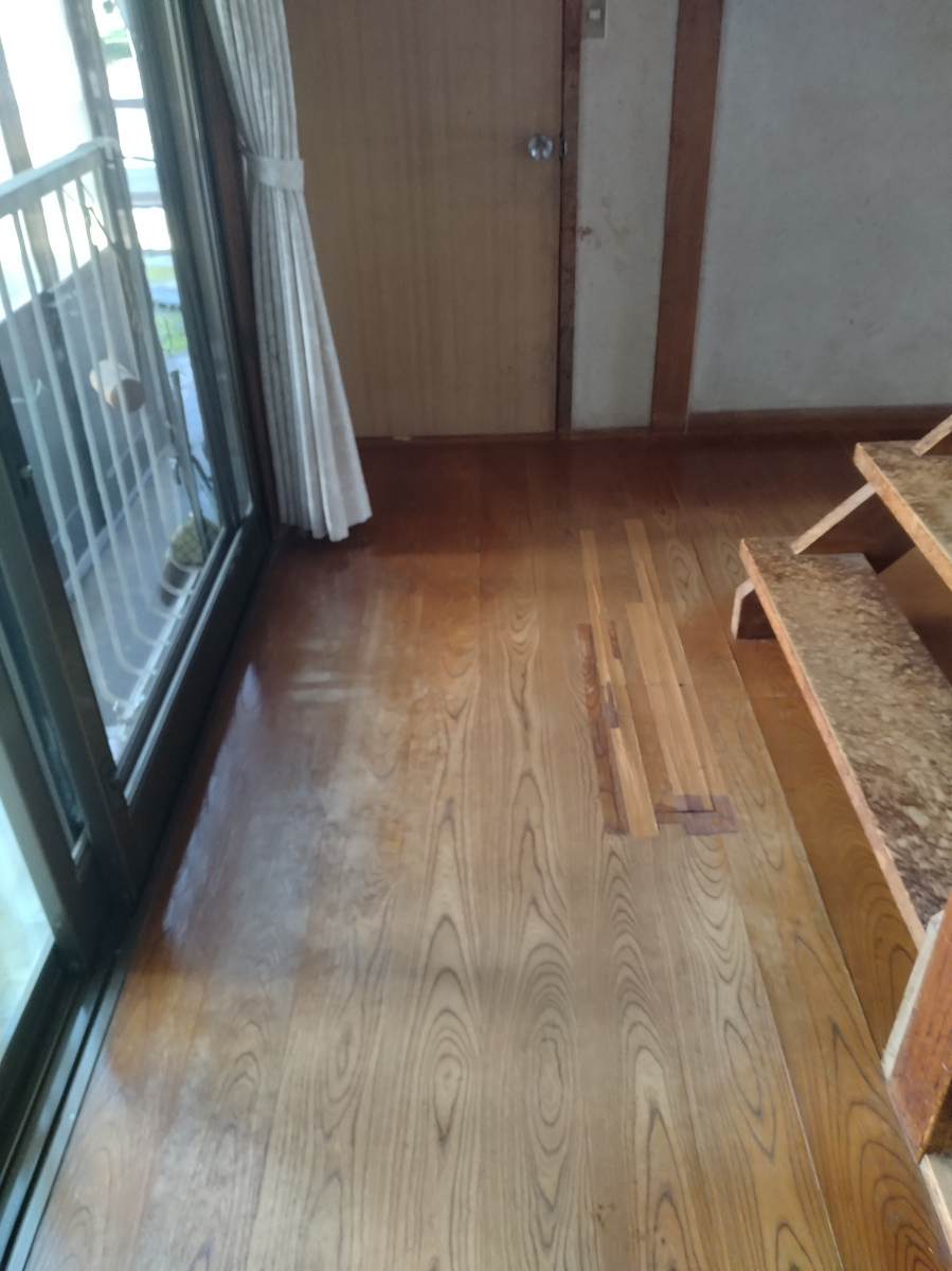大木建装硝子の大満足💗今ある床の上から張替え、【うわばRe フロア】の施工前の写真1