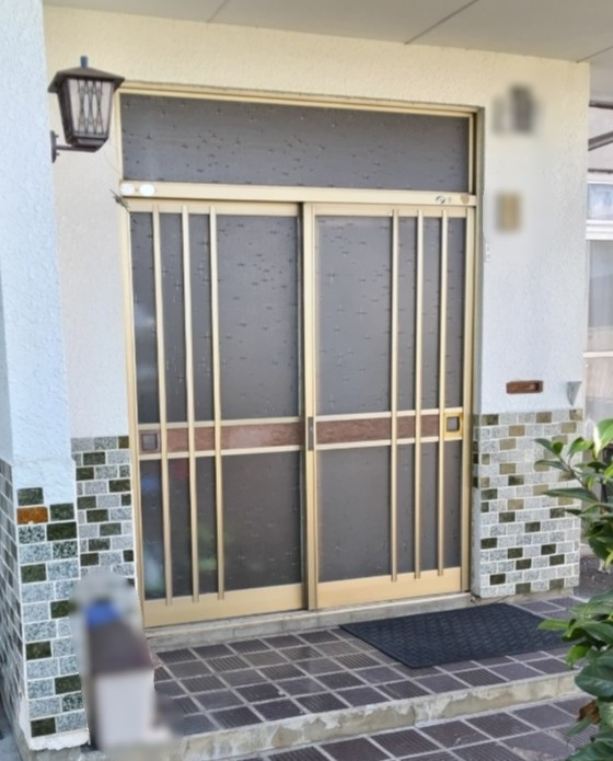 大木建装硝子の【補助金対象】窓と内窓、それから玄関もの施工前の写真1