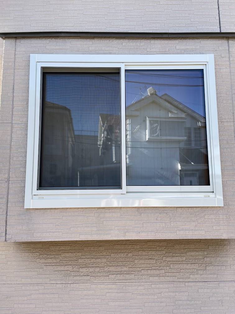 益山商事の1日の工事で窓を新しく交換、開け閉めをスムーズに！の施工後の写真1