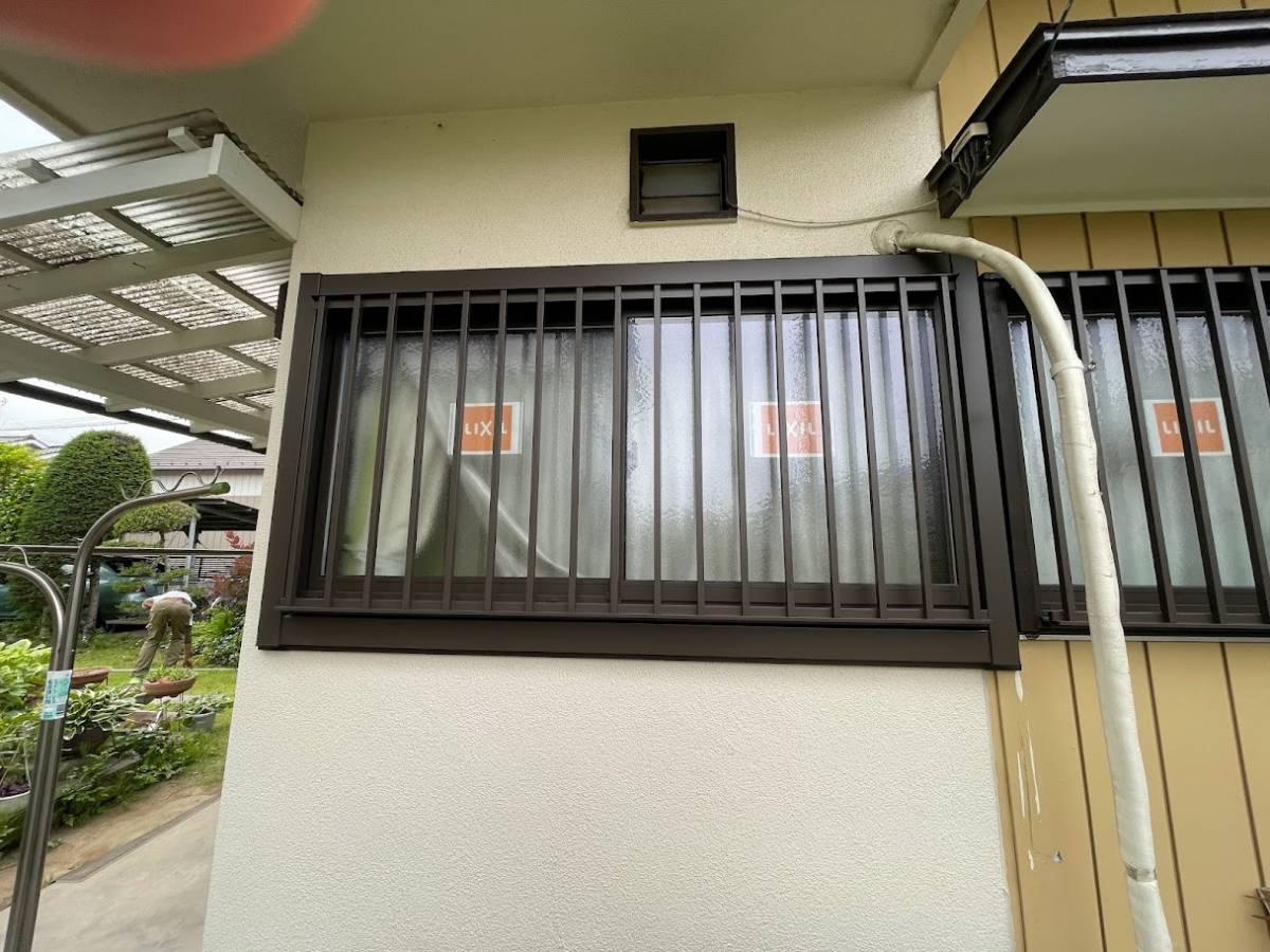 益山商事の今までの窓を撤去、電動シャッター付サッシに交換しましたの施工後の写真2