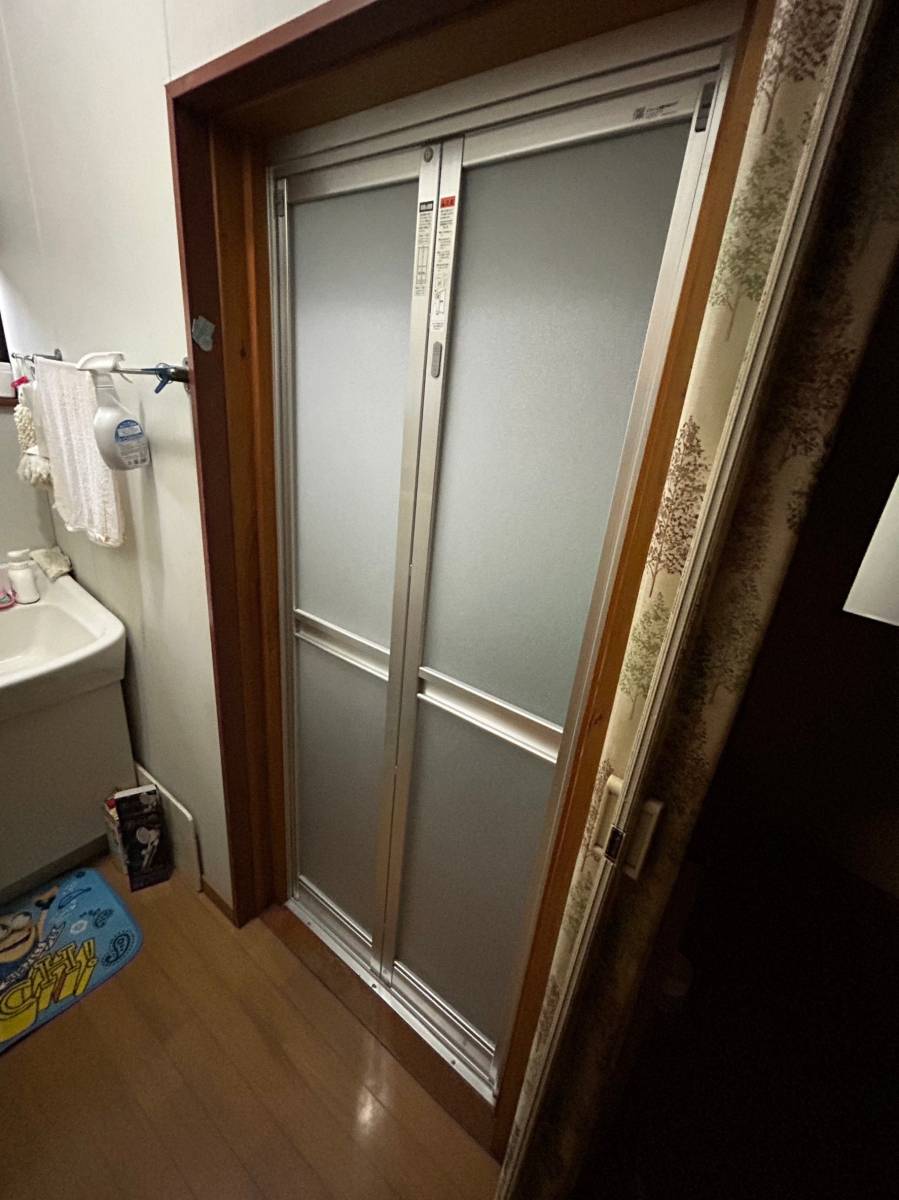 千葉トーヨー住器の浴室中折ドア交換の施工後の写真2