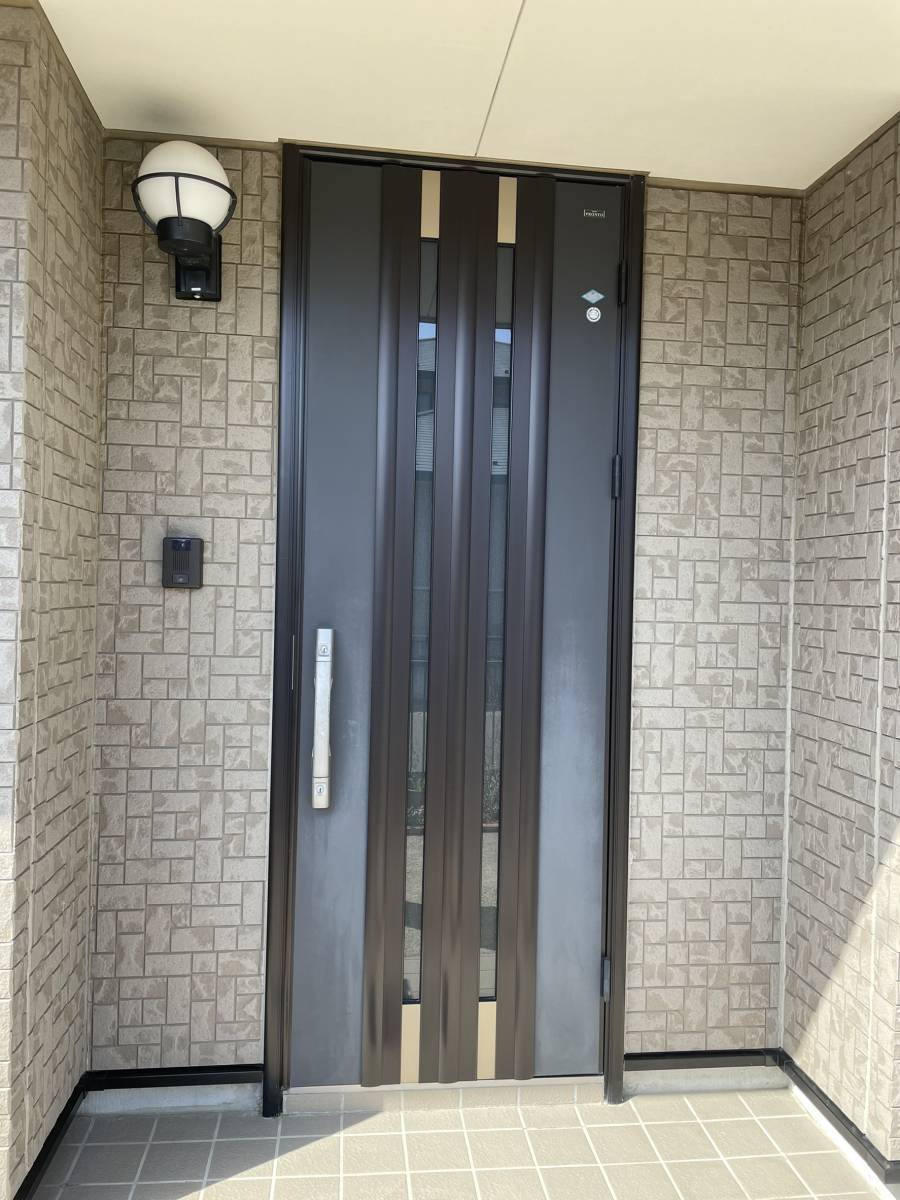 千葉トーヨー住器の玄関ドア交換の施工前の写真1