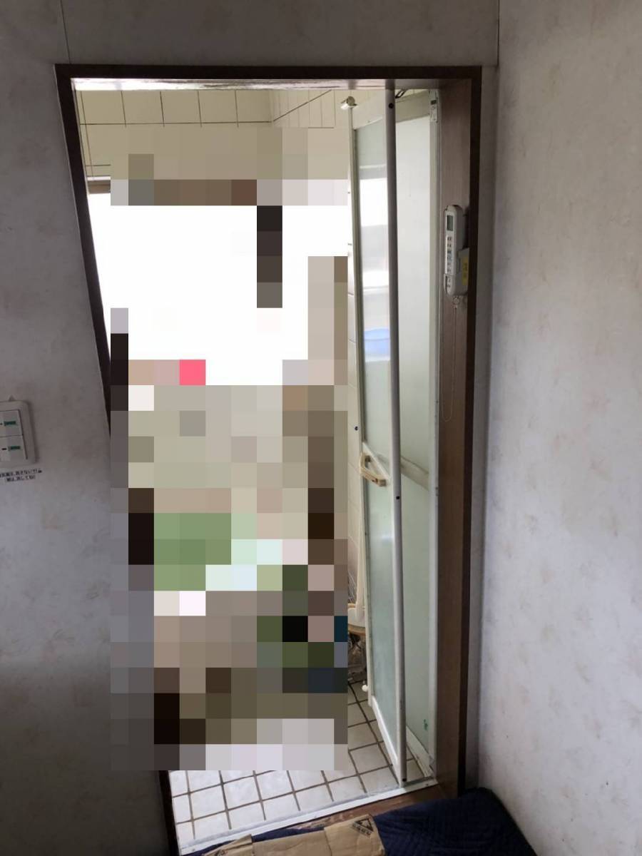 千葉トーヨー住器の浴室中折ドア交換(リフォームタイプ）の施工前の写真2