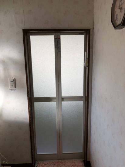 千葉トーヨー住器の浴室中折ドア交換(リフォームタイプ）施工事例写真1