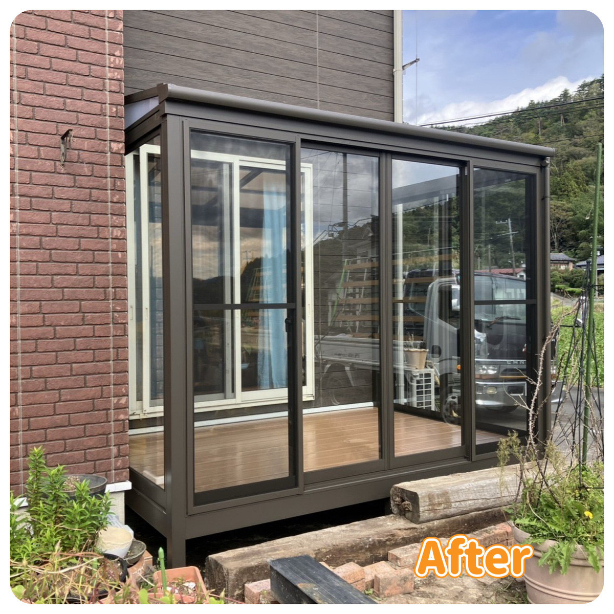 千葉トーヨー住器のフラワーラックが映えるサンルームの施工後の写真2