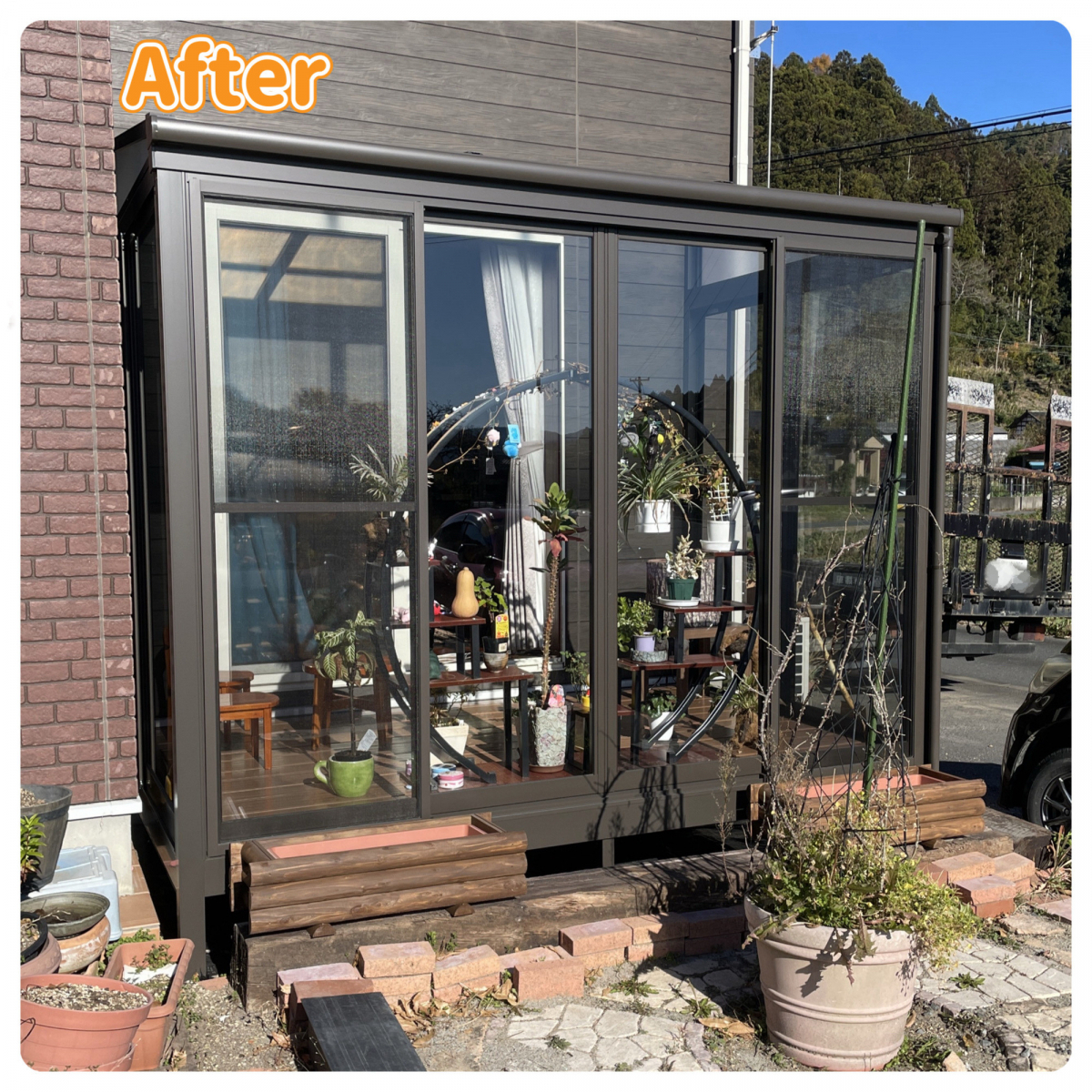 千葉トーヨー住器のフラワーラックが映えるサンルームの施工後の写真3