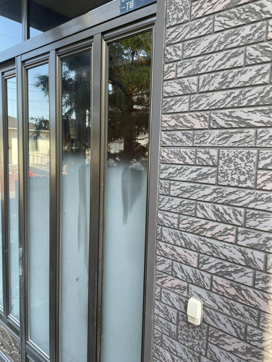 千葉トーヨー住器の玄関のガラスにひびがの施工後の写真1