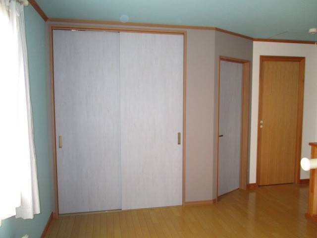 ミヤケの広いプレイルームを2部屋に間仕切りました。の施工前の写真2