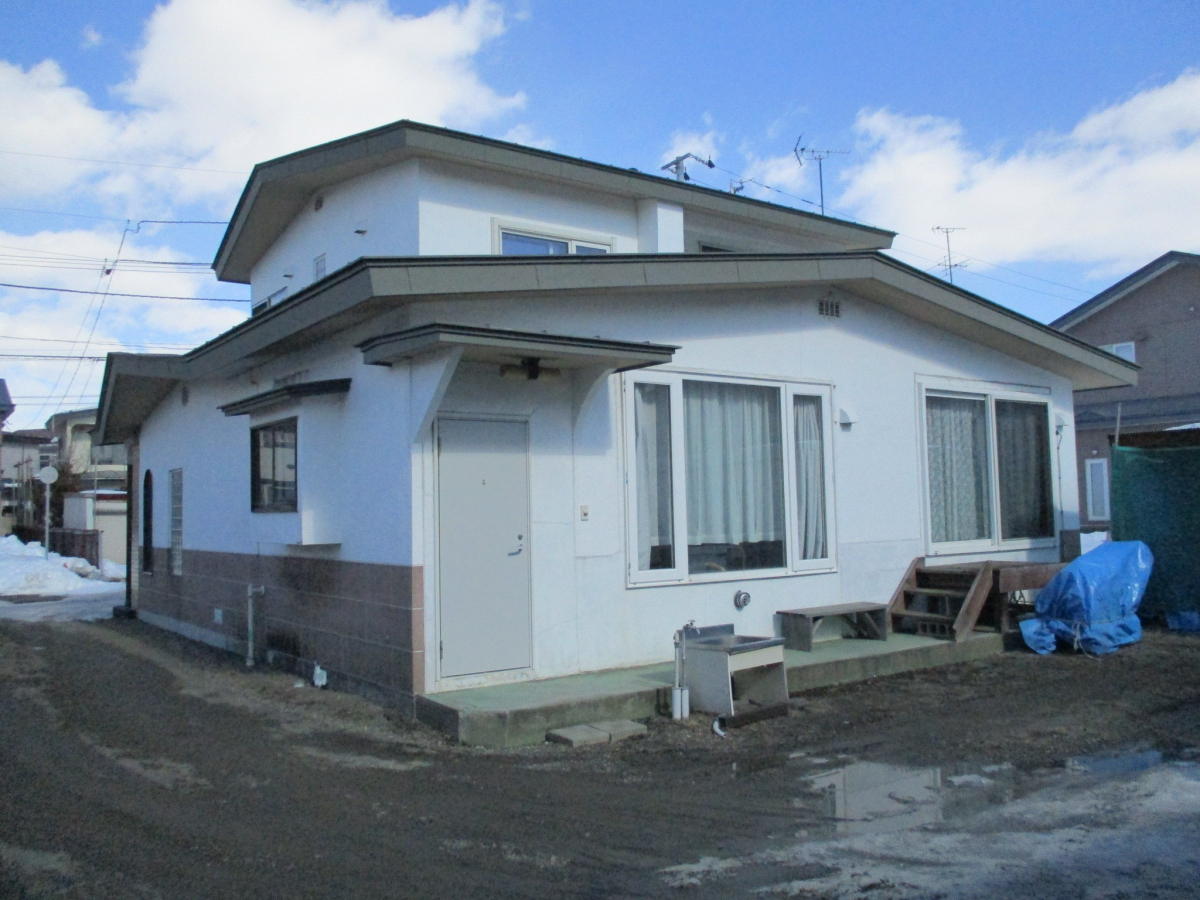 ミヤケの補助金を活用した外壁・断熱改修・外窓交換工事の施工前の写真2