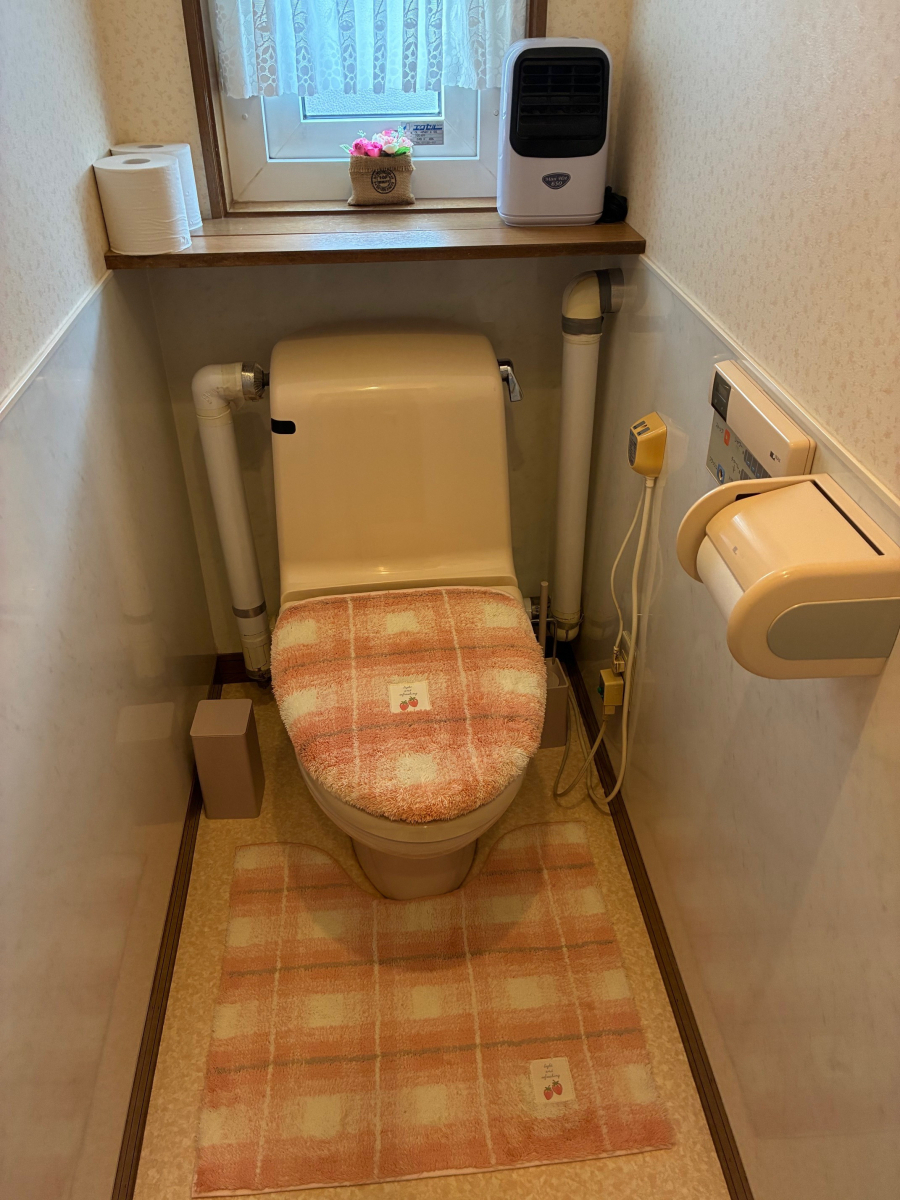 ミヤケの毎日のトイレを快適・清潔に生まれ変わるリフォームの施工前の写真1