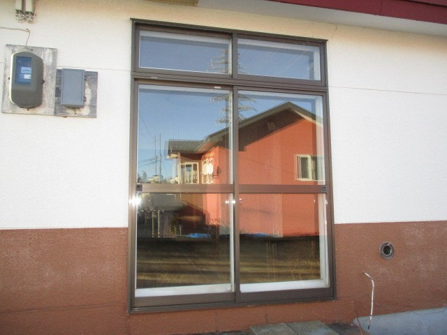 ミヤケの外窓交換カバー工法の施工前の写真1