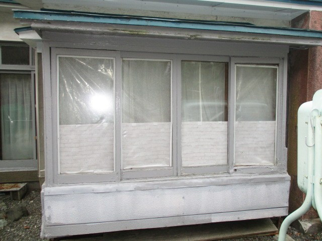 ミヤケの外壁を壊さずサッシを交換(外窓交換はつり工法)の施工前の写真1