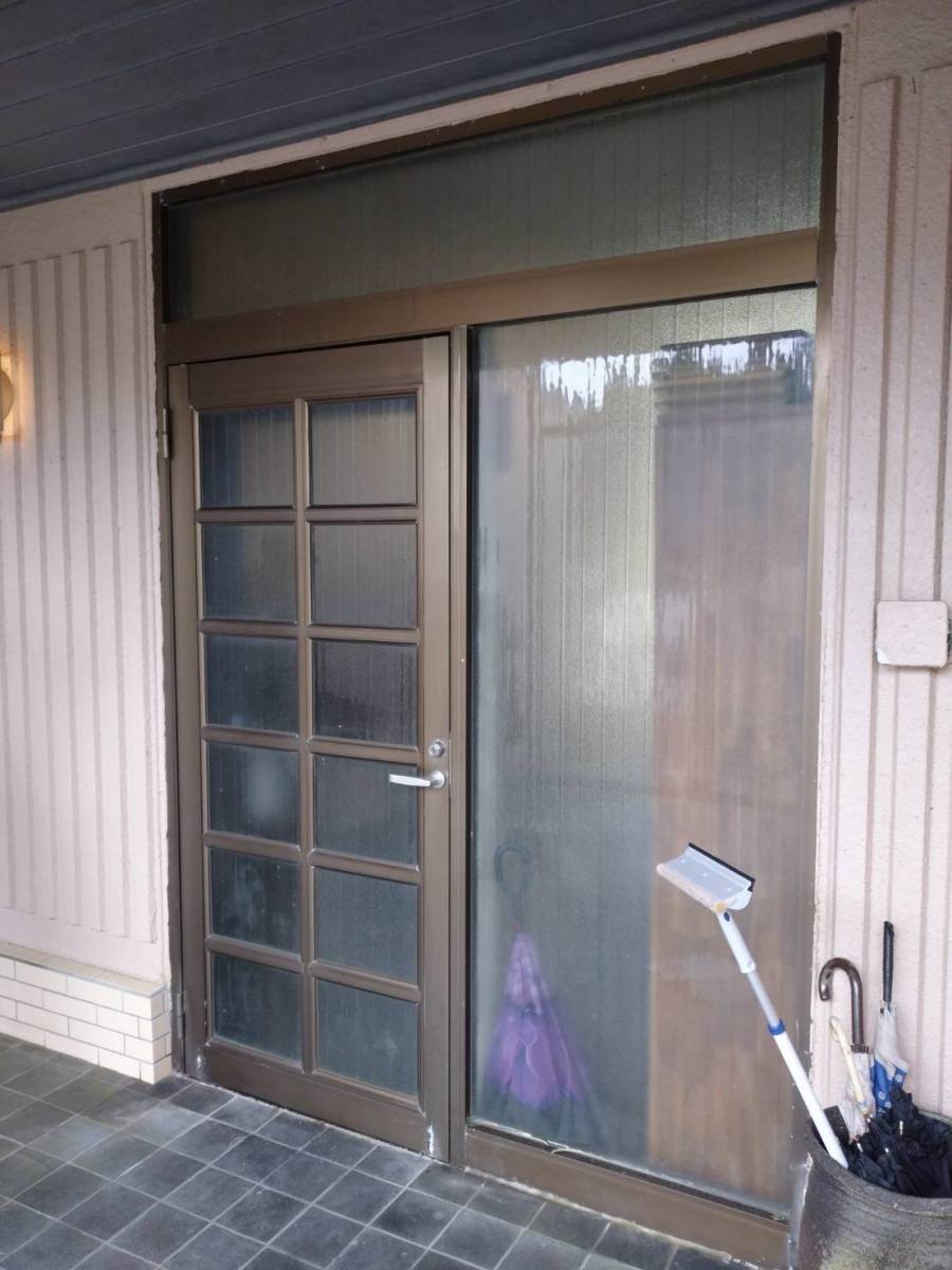 カワカの玄関ドアを引戸に交換しました。の施工前の写真1