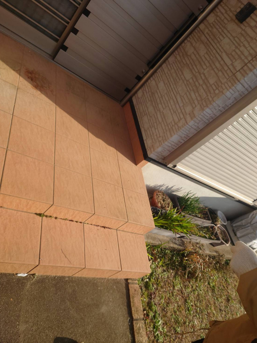 カワカの玄関の階段、もう怖くない！LIXIL『グリップライン』で叶えた安心のバリアフリーの施工前の写真1