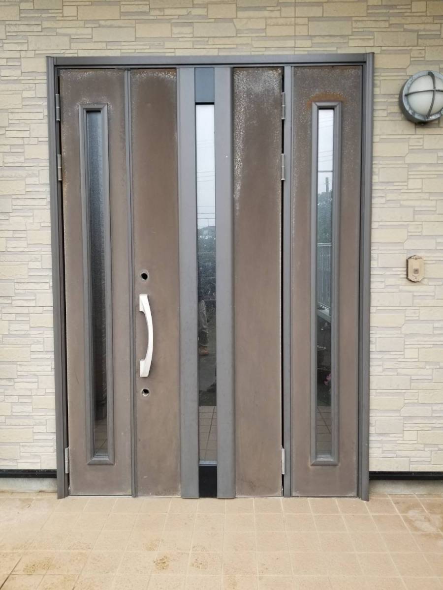 カワカのリシェント玄関ドアの施工前の写真1