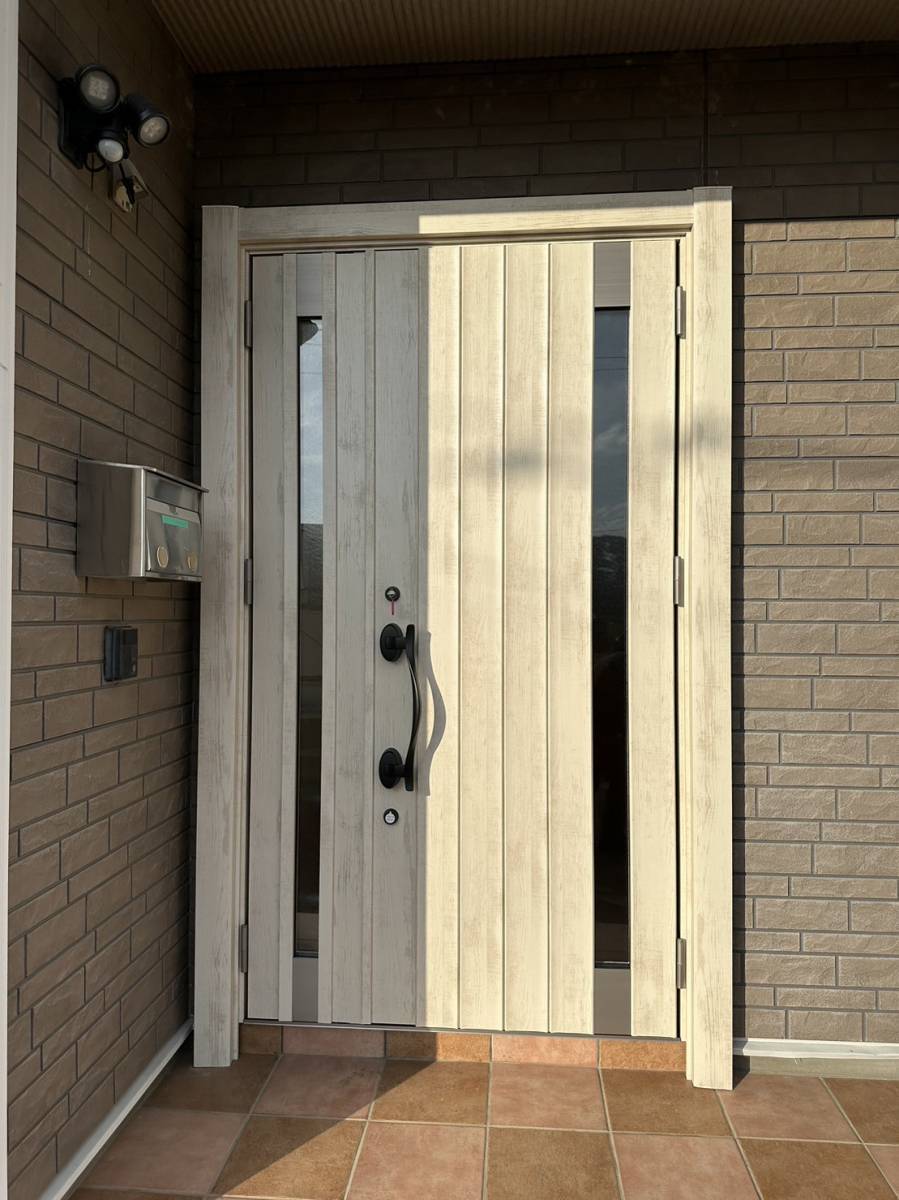 マルウチの【リシェント】玄関ドアを交換しましたの施工後の写真1