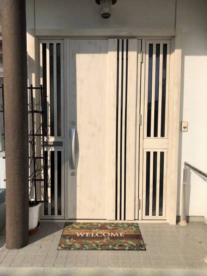 マルウチの【リシェント・玄関ドア】1日で玄関ドアリフォーム完了施工事例写真1