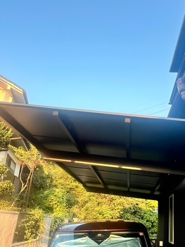 作州トーヨー住器のお家の外観に合わせたお洒落でスタイリッシュなカーポートの施工事例詳細写真4